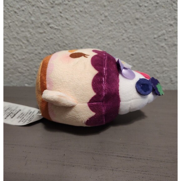 Disney Munchlings Baked Treats Daisy Duck Trippleberry Cheesecake Plush - Picture 3 of 8